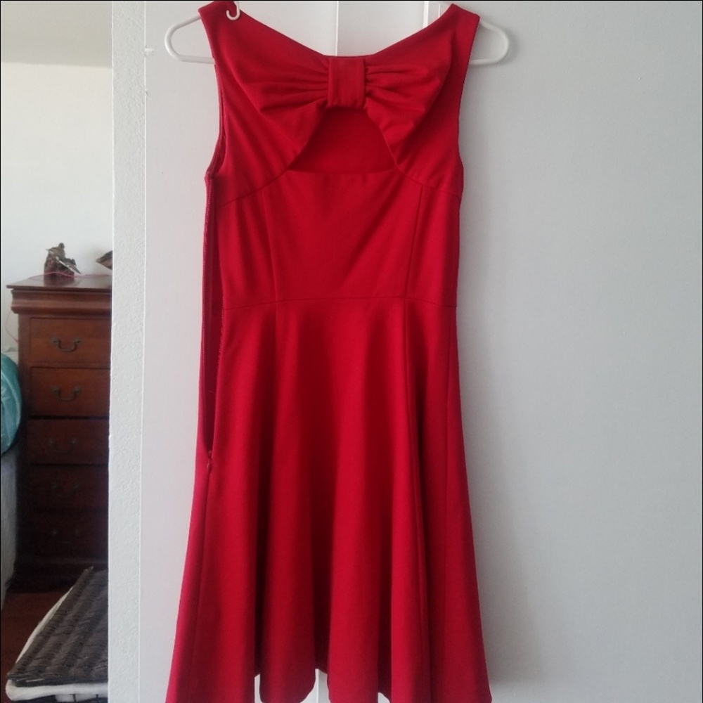 Beautiful Kate Spade dress with bow back and pocke